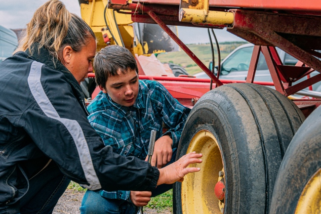 3 Signs You May Need Trailer Repair Services