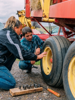 3 Signs You May Need Trailer Repair Services